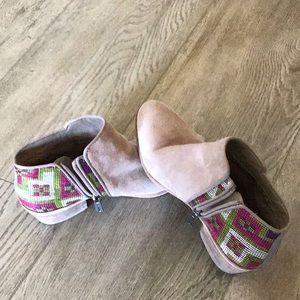 Sam Edelman “Putnam” 1/2 boot. GUC SZ 7.5M.Leather upper/Aztec fabric pattern.